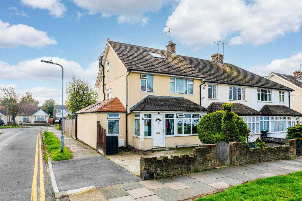 5-bed terraced on Royston Avenue, Southend-on-sea, SS2, £450,000