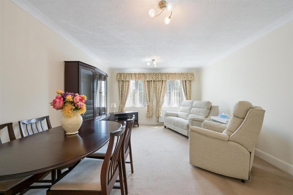 Apartment in Sutton - View 5