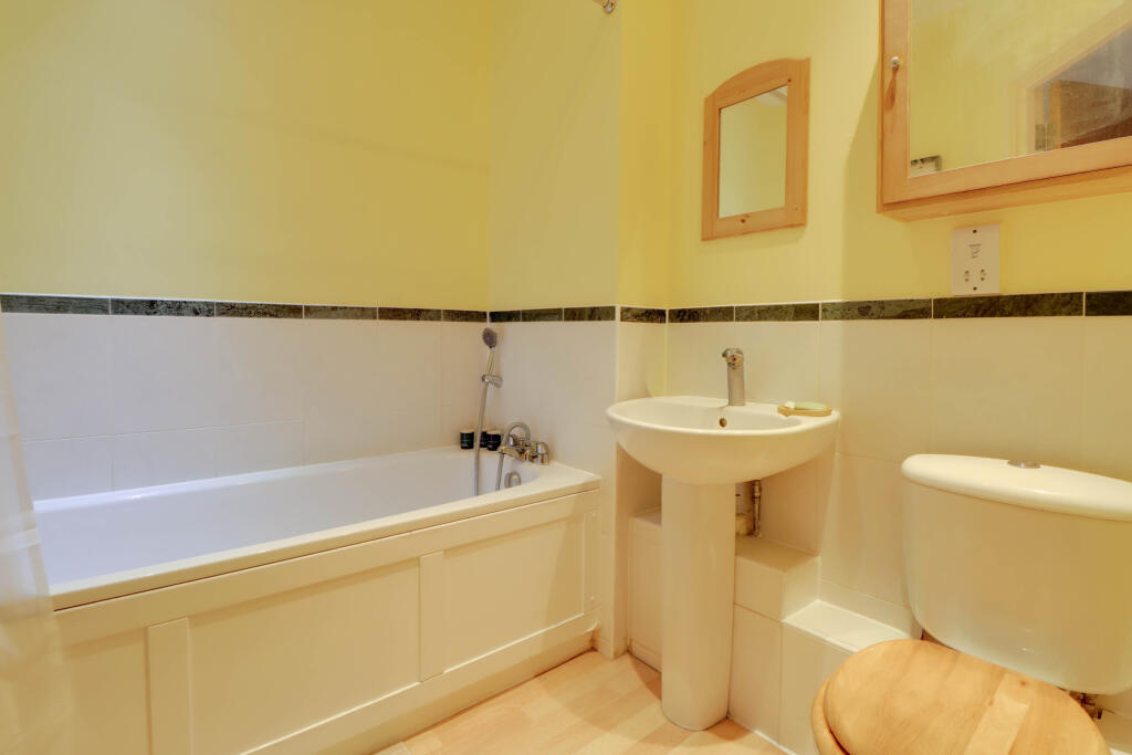 Apartment in St Albans - More