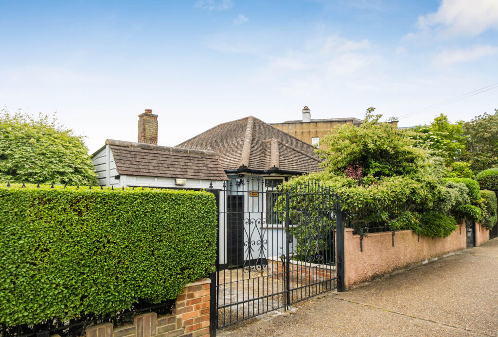 House in Sutton - View 2