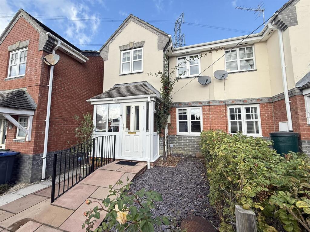 3-bed semi-detached on Hare's Patch, Cepen Park North, £325,000