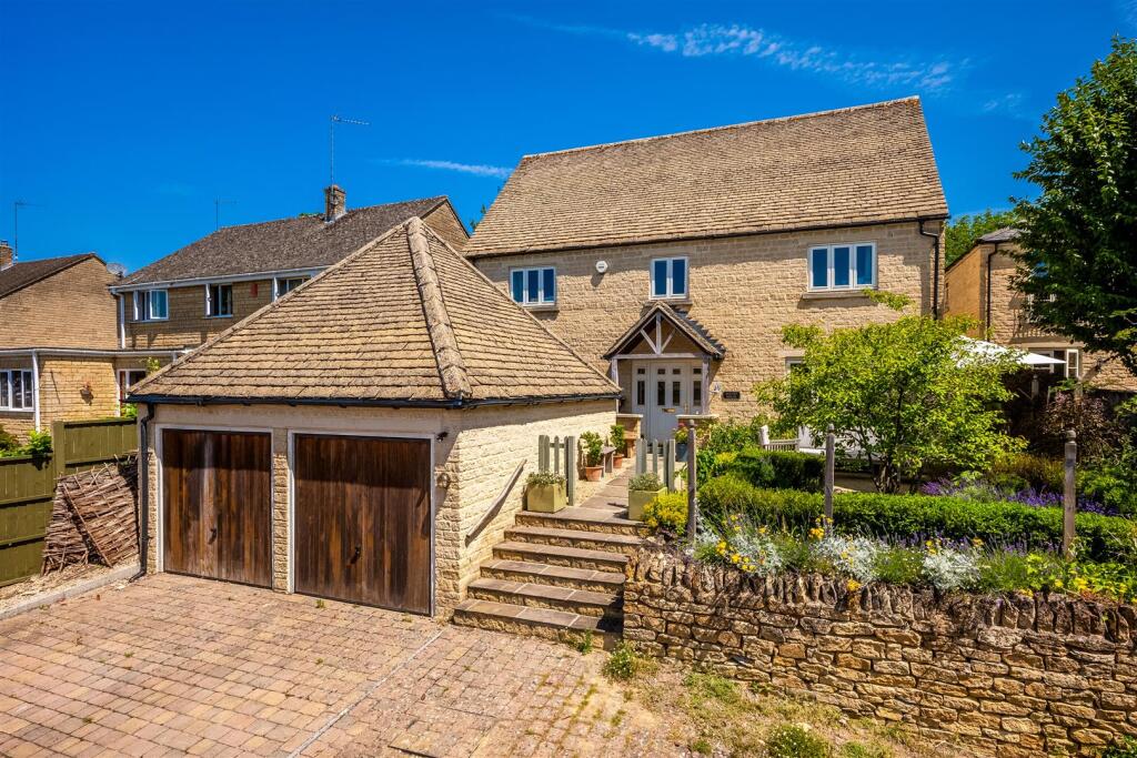 Main image of property: Wychwood Close, Charlbury