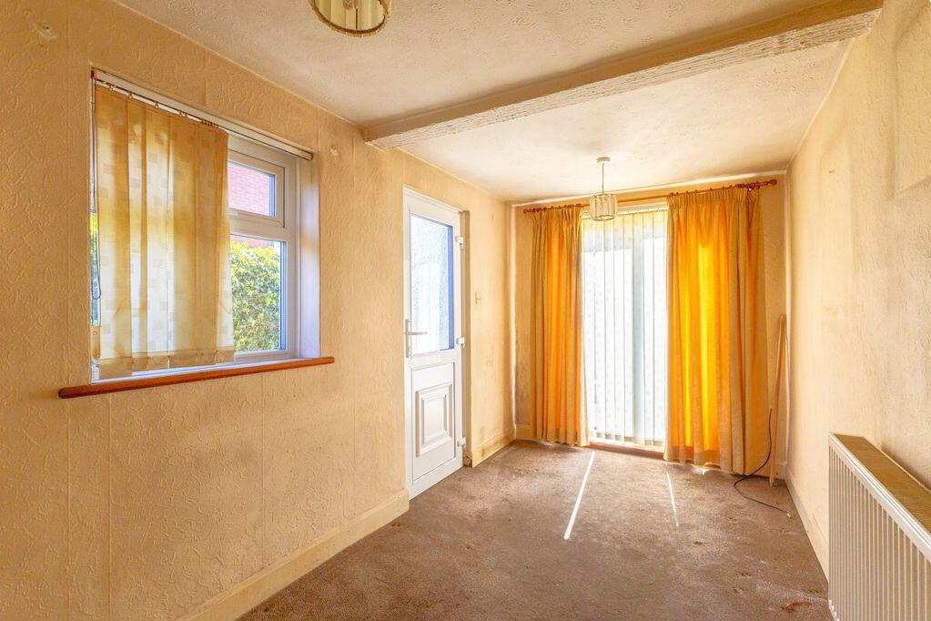 House in Chirk, Walden Crescent - View 5