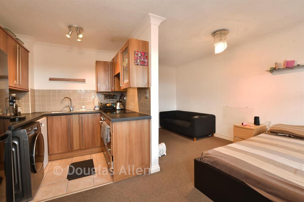 Tallow Gate, South Woodham Ferrers, Chelmsford, Essex - More