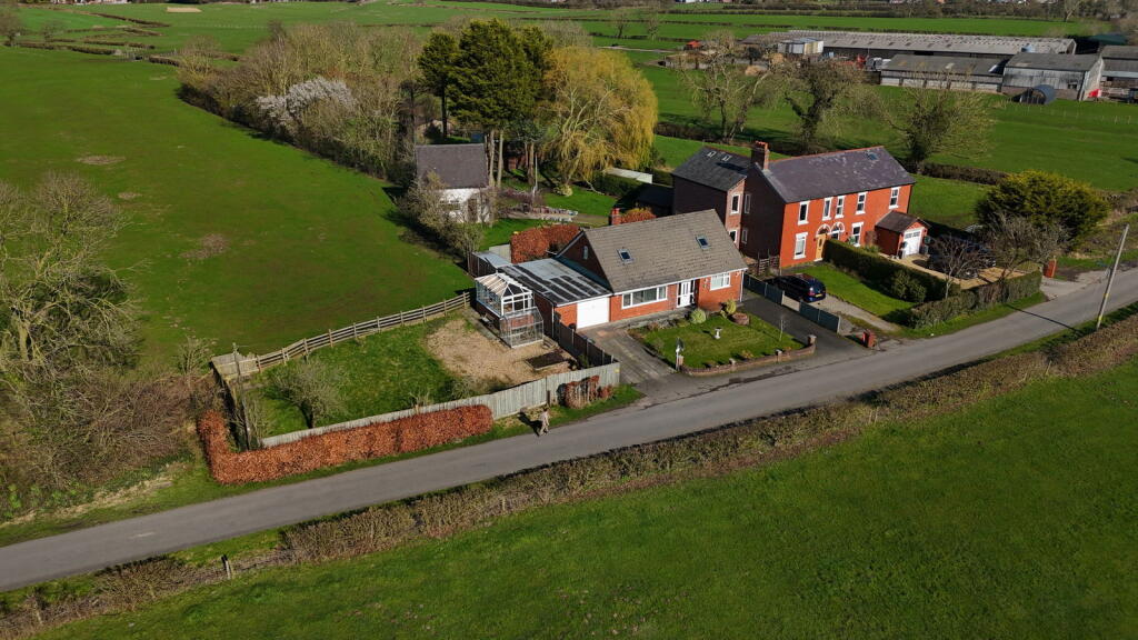 2-bed detached on Hall Carr Lane, Walmer Bridge, PRESTON, Lancashire, PR4 5JL, £395,000