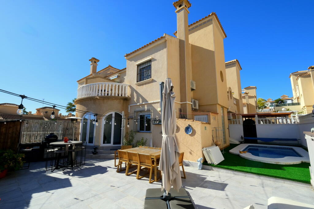 Main image of property: Valencia, Alicante, Villamartin