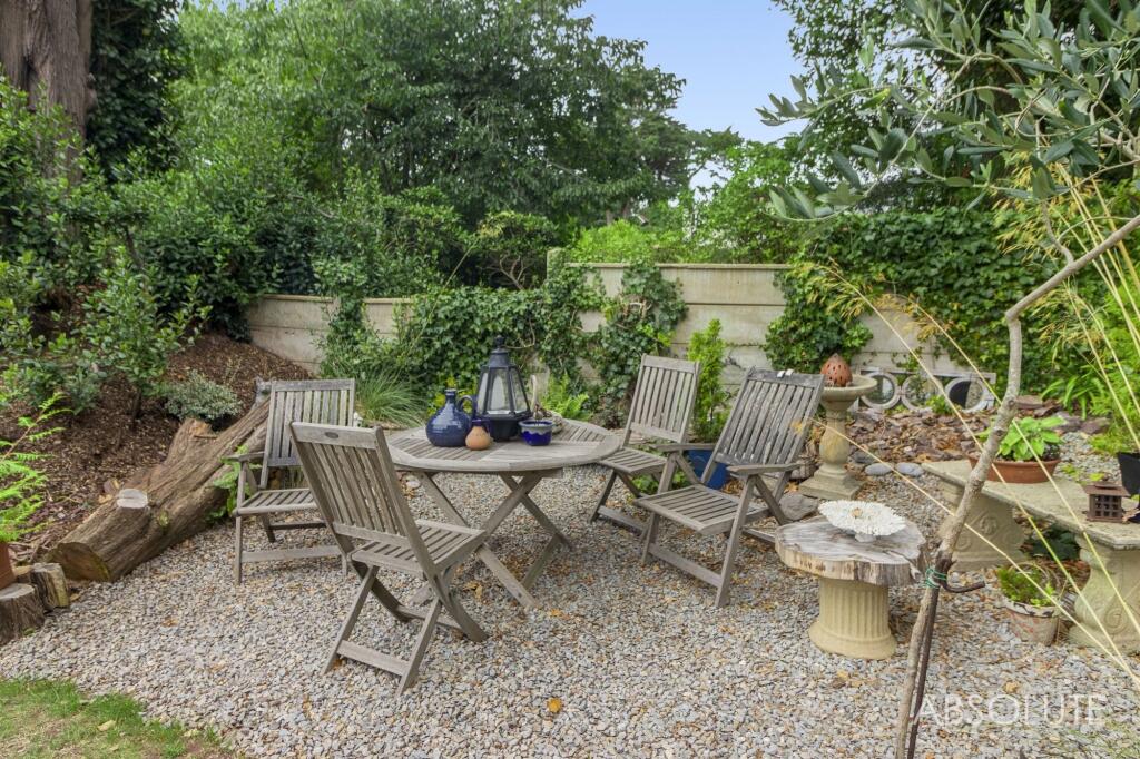 Apartment in Torquay - More