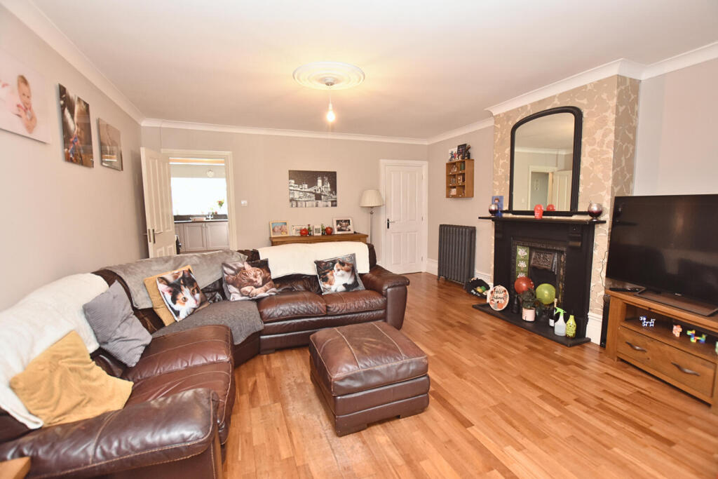 Elm Road, South Woodham Ferrers, Chelmsford photo 2