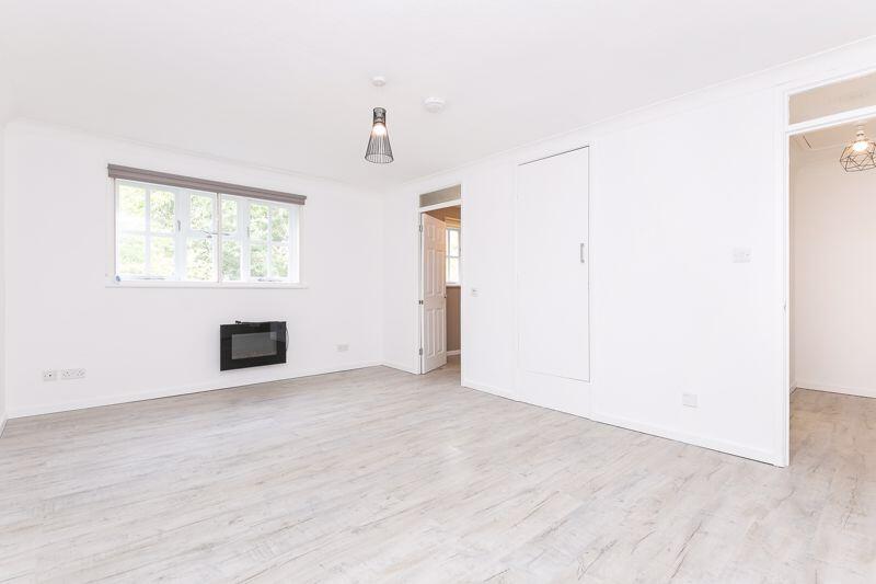 Braemar Avenue, South Croydon photo 3
