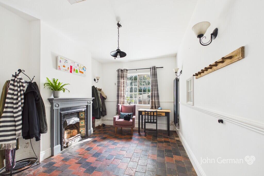 House in Stoke-on-Trent - More