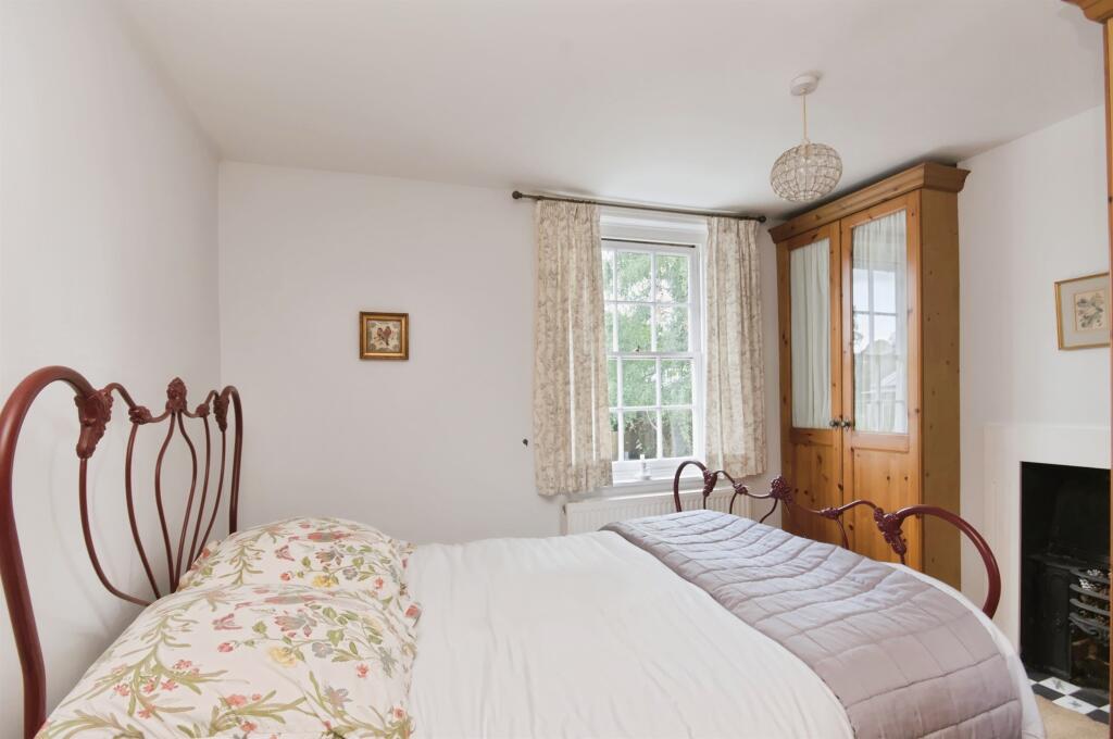 House in Redhill - View 4