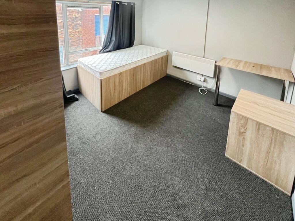 Apartment in Stoke-on-Trent - View 3