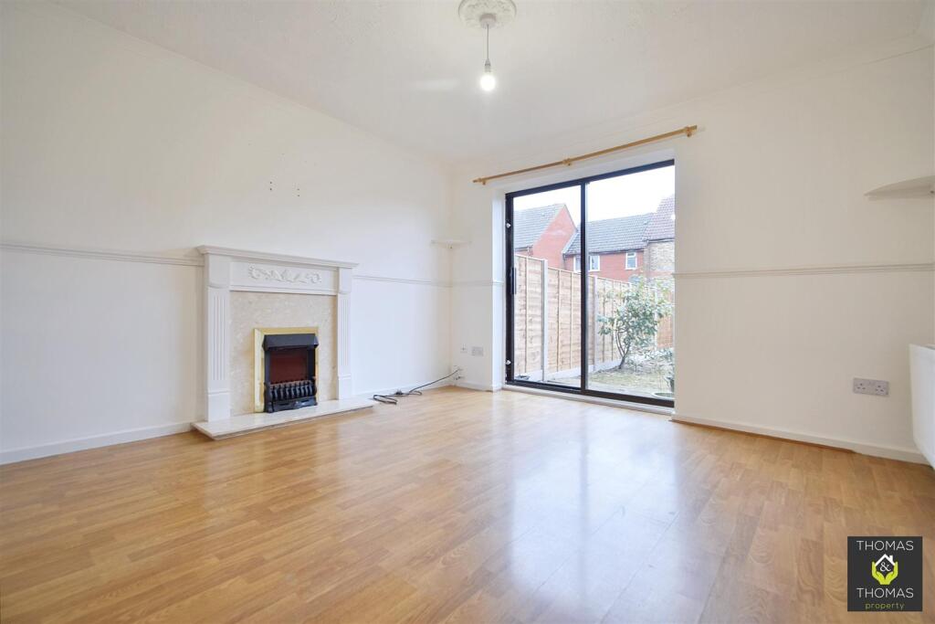 House in Gloucester - View 3