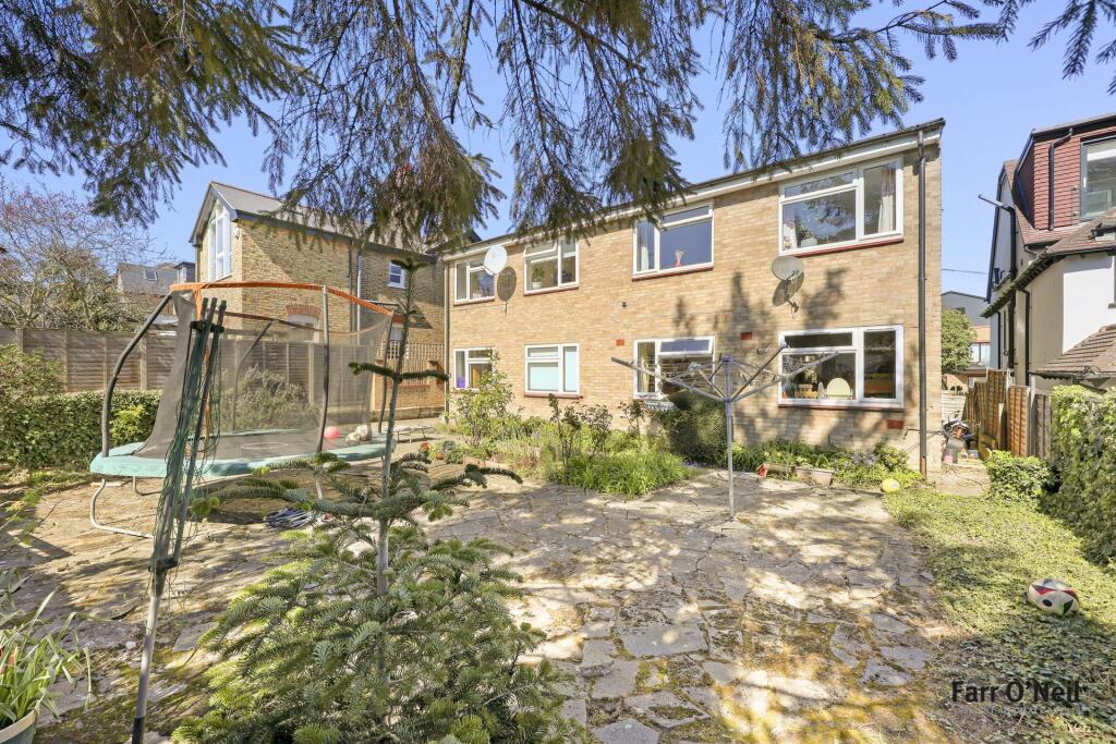 Westbury Lane, Buckhurst Hill, IG9 - View 6