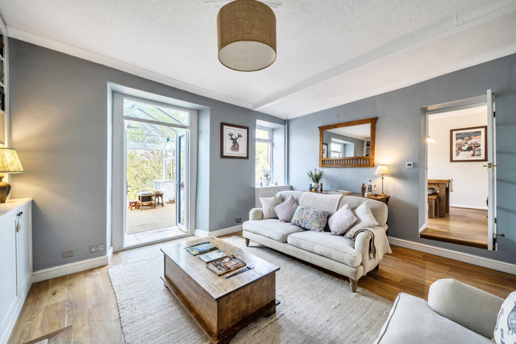 House in Stroud, Brimscombe and Thrupp - More