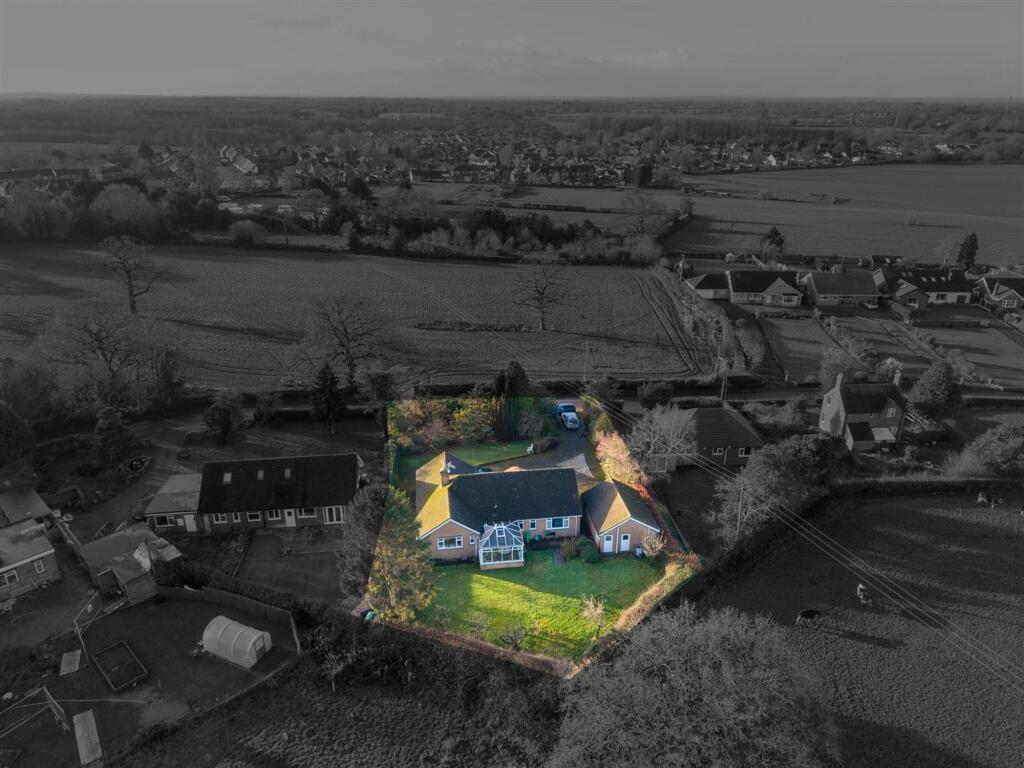 3-bed detached on Cairnsmore, White Lane, Weston, £475,000