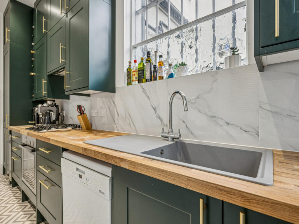 Apartment in London - View 5
