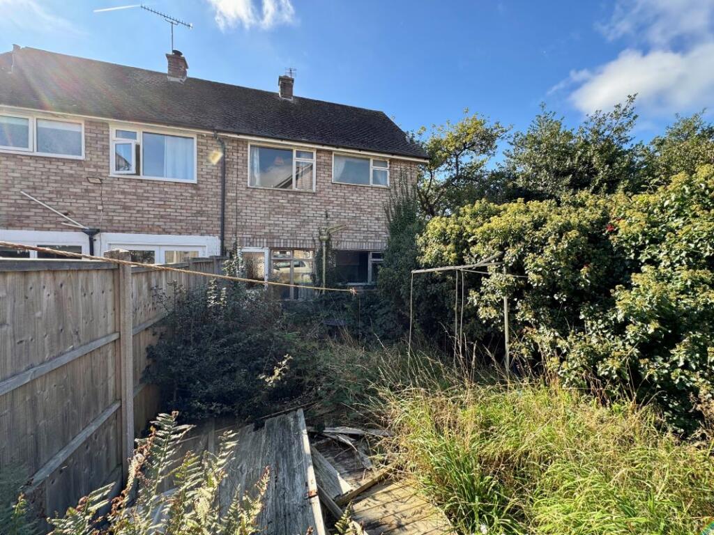 House in Newport - More