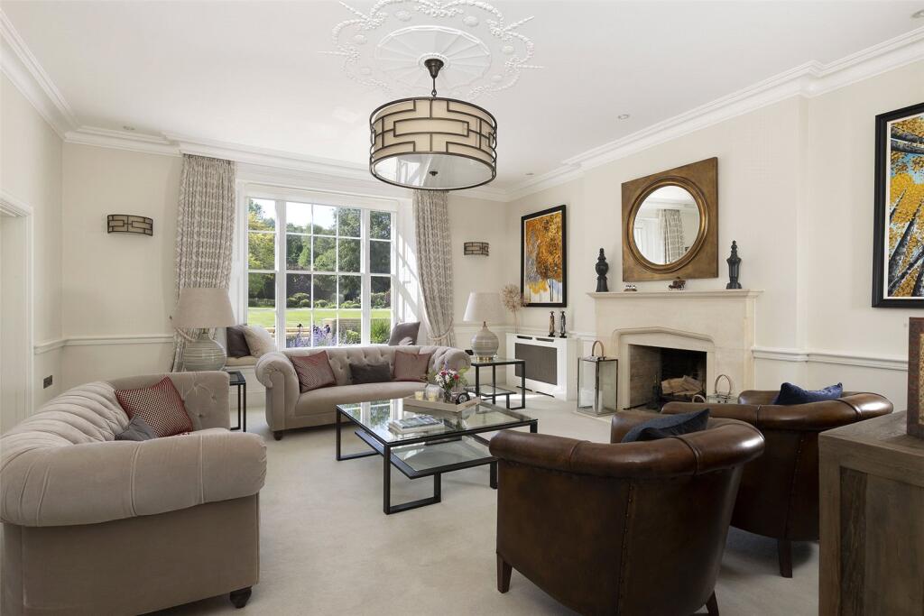 House in Gloucester - View 4