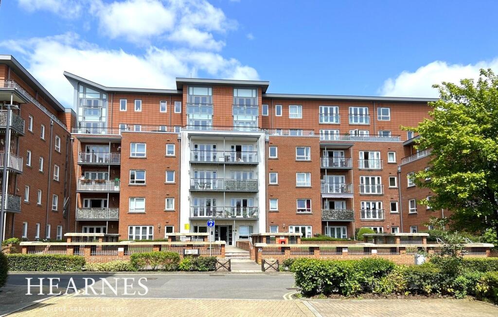 2-bed flat on 2 Avenel Way, Poole, BH15, £200,000
