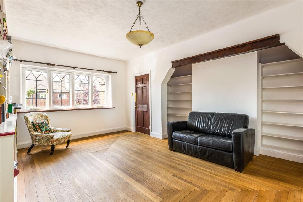 Bowers Way, Harpenden, Hertfordshire, AL5 photo 4