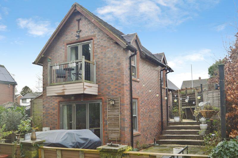 Main image of property: Stonnall Road, Aldridge, WS9 8JZ