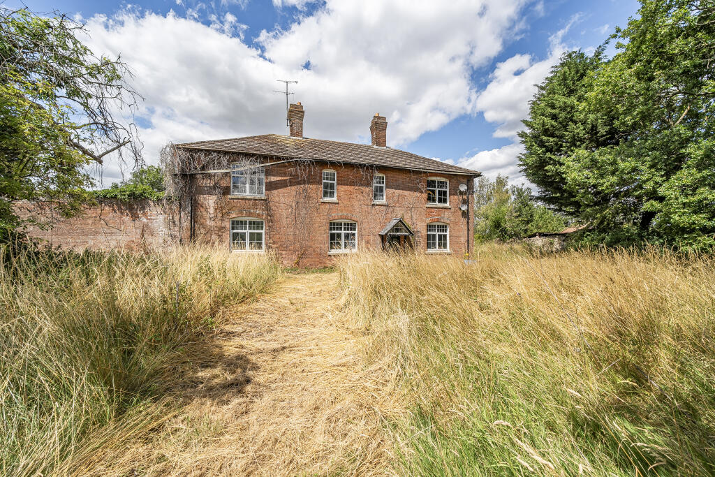 5-bed detached on Whitehill Lane, Royal Wootton Bassett, SN4, £825,000
