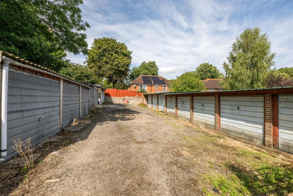 Studio parking on Clermont Road, Brighton, £325,000