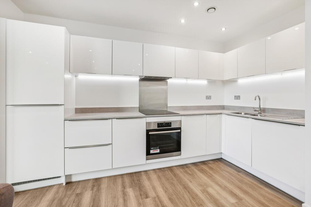 Apartment in Southall - View 2