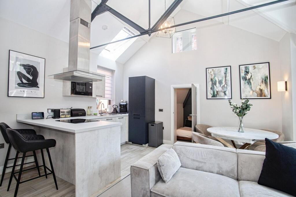 Apartment in Manchester, Central Retail District, City Centre - View 4