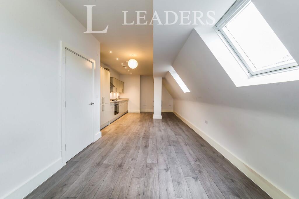 Apartment in Crawley, West Green - View 5