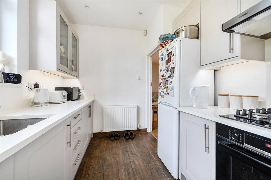 House in London, Oakleigh Park, Brunswick Park - More