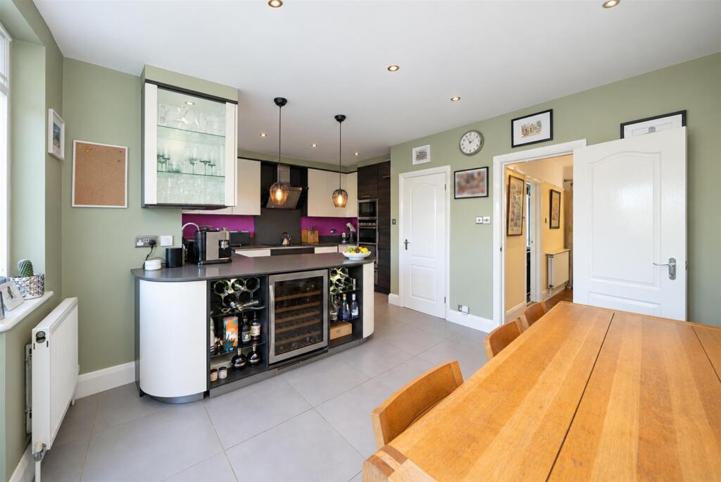 Warwick Way, Croxley Green, Rickmansworth photo 3