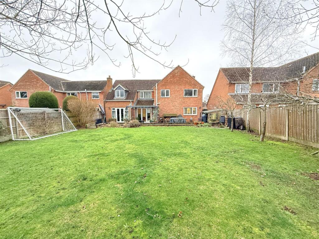 Castle Close, Bottesford photo 4