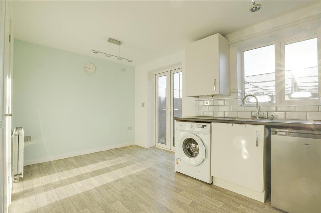 House in Rushcliffe, NG 2, Compton Acres - View 4