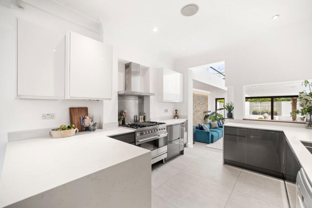 House in London - View 5