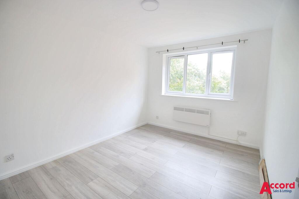 Apartment in London, Little Heath - View 4