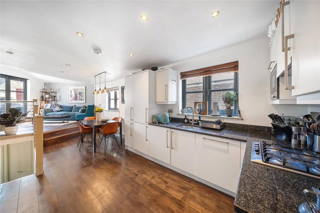 House in London - View 2
