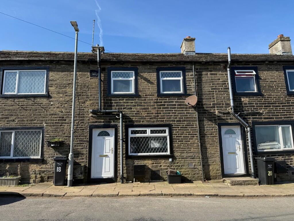 2-bed house on Heath Hill Road, Halifax, West Yorkshire, HX2, £600/mo
