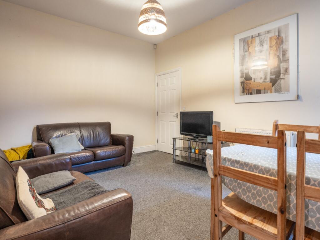 3 bedroom ground floor flat for rent