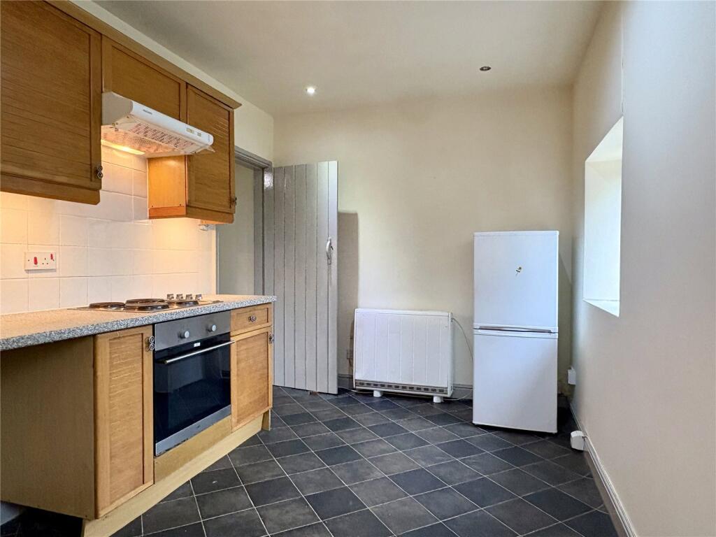 House in Oldham, Greater Manchester - View 5