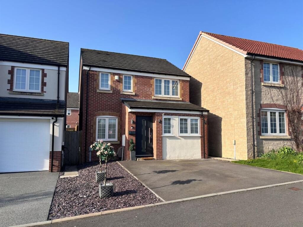 Main image of property: Hestia Close, Keynsham, Bristol