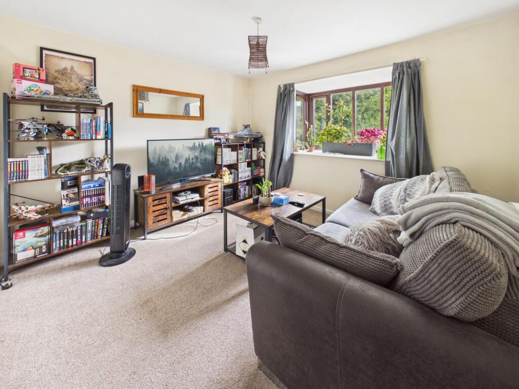 Apartment in Gloucester - View 2