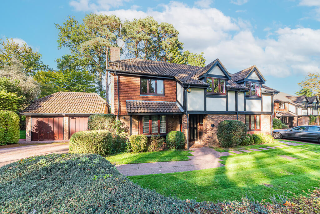 5-bed detached on The Burlings, Ascot, Berkshire, SL5 8BY, £1,250,000