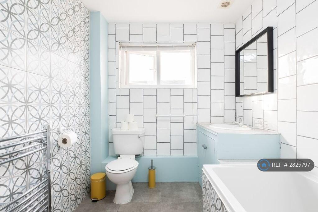 3 bedroom end of terrace house for rent