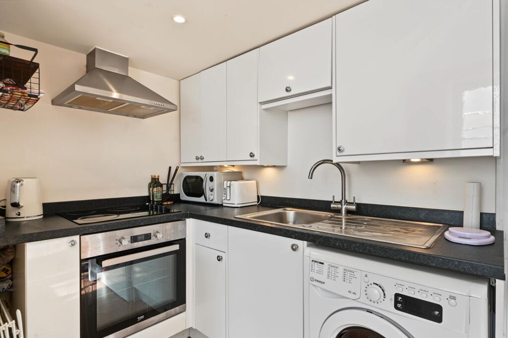 Apartment in London, Paddington - More