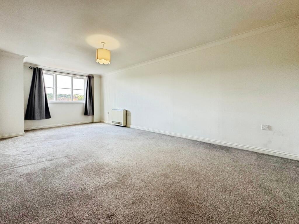 Apartment in Hemel Hempstead - View 2