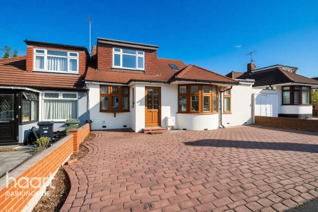 4 bedroom bungalow for sale in Basildon Avenue, Clayhall