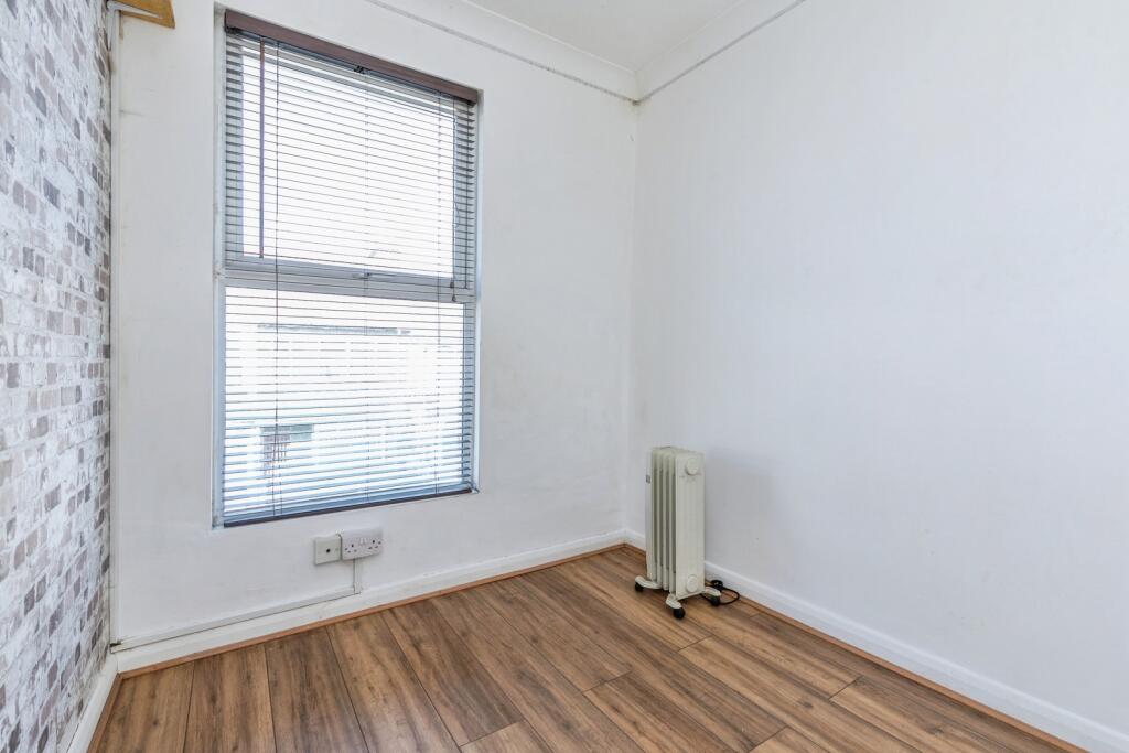 House in Gillingham, Sally Port Gardens - View 5