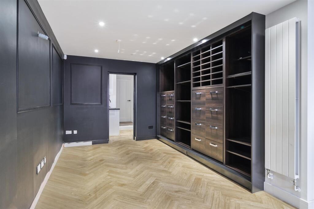 Main image of property: High Street, Banstead